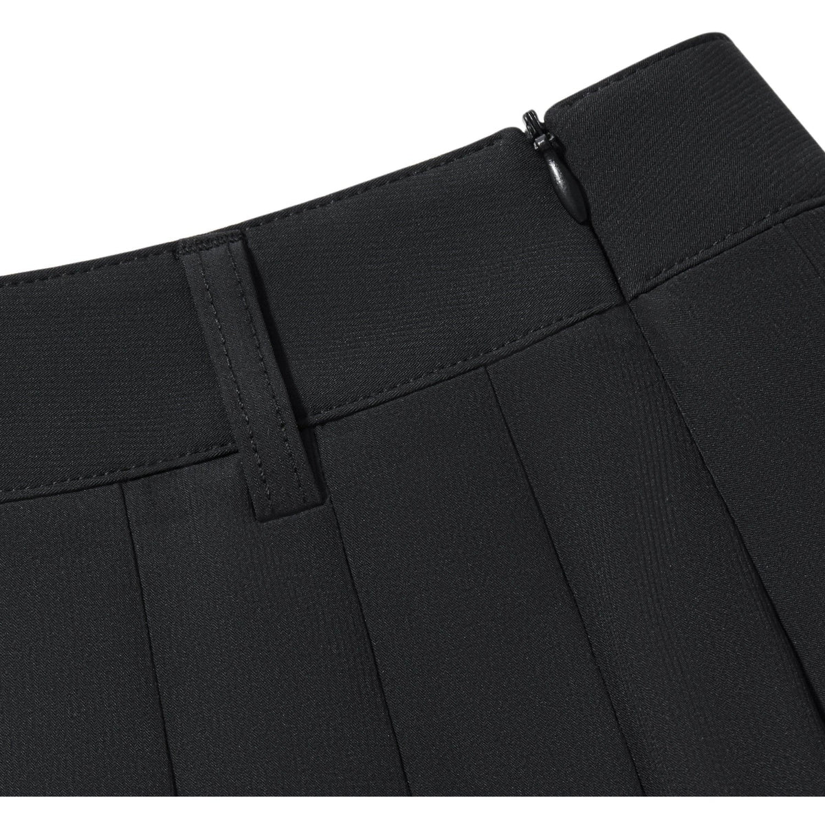 J.Lindeberg Harlow Golf Skirt with stripe hem and integrated inner shorts.